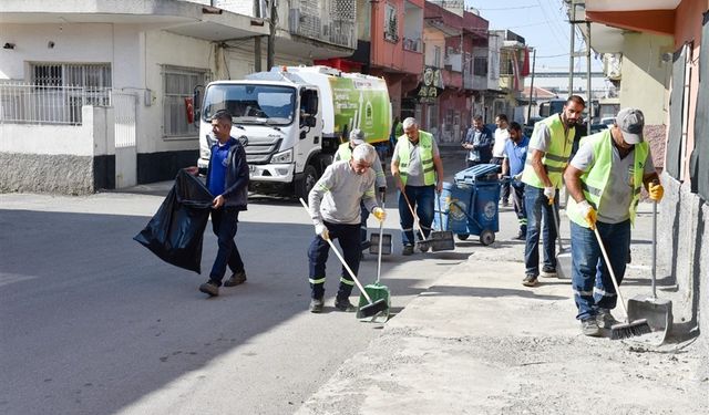 SOKAKLAR BAYRAM ETTİ: SEYHAN BELEDİYESİNDEN TEMİZLİK ATAĞI