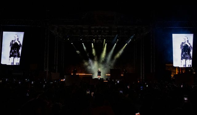 TARSUS FESTİVALİ’NİN 2. GÜNÜNE FATMA TURGUT KONSERİ DAMGA VURDU
