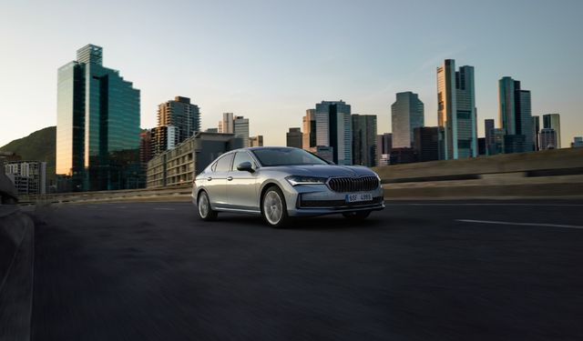 Yeni Skoda Superb: Modern Sürüşün Yeni Yüzü