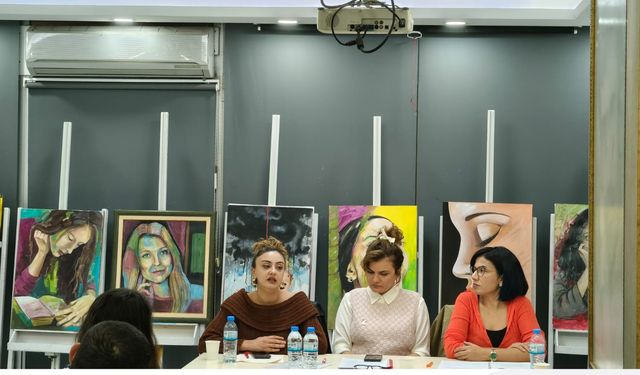 “Fark Et, Dur De!” Söyleşisinde Şiddetin Kaynakları ve Çözüm Yolları Masaya Yatırıldı