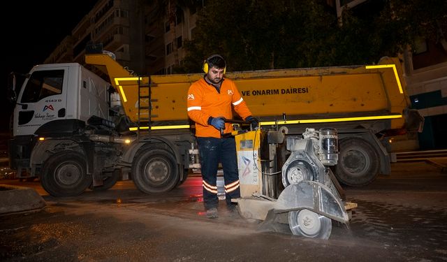 BÜYÜKŞEHİR TRAFİĞİN AKSAMAMASI İÇİN ASFALT ÇALIŞMALARINI GECE SÜRDÜRÜYOR