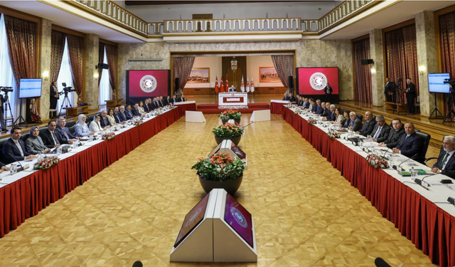 İmralı Temaslarının Ardından Süreç Masada: Komisyon İlk Raporları Dinledi