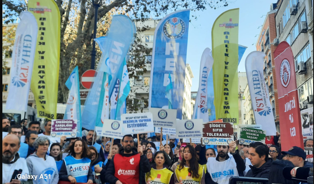 Aile hekimleri alanlara çıktı: "Maaş kesintilerine son verin"