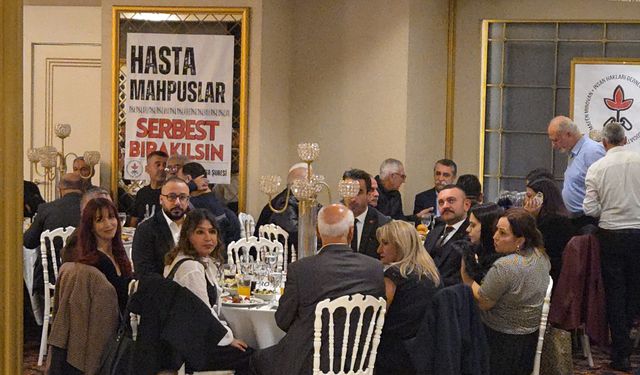 Adana İHD'nin Gecesinde Söz Barıştan, Direnişten ve Hakikatten Yana Yükseldi