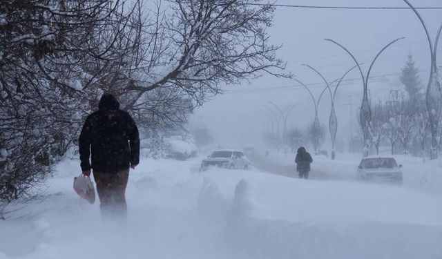 Kayseri–Malatya Yolu Tamamen Kapandı: Sivas’ta Kar ve Tipi Ulaşımı Felç Etti