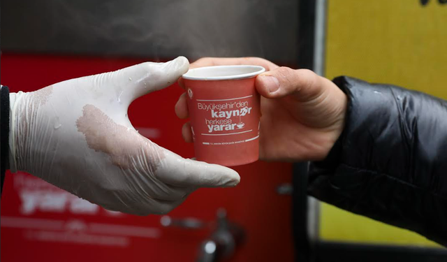 BÜYÜKŞEHİR YENİ YILDA KAYNAR İKRAMIYLA MERSİNLİLERİN İÇİNİ ISITTI