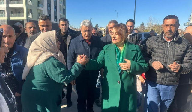 CHP Adana Milletvekilleri Dr. Müzeyyen Şevkin ve Orhan Sümer, mahalle halkıyla bir araya geldi sorunlarını dinledi,