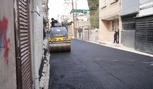 Seyhan’da asfalt seferberliği hız kesmeden devam ediyor