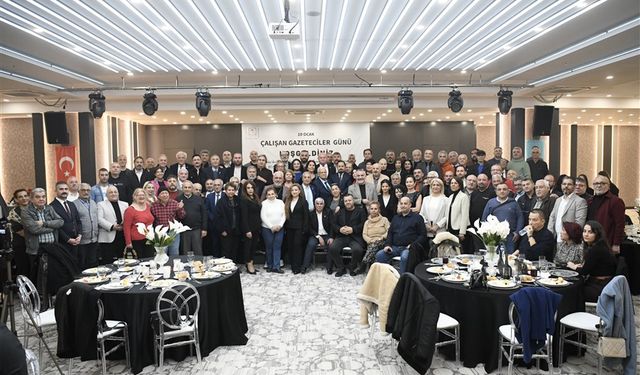 SARIÇAM BELEDİYE BAŞKANI BİLAL ULUDAĞ’DAN GAZETECİLER ONURUNA YEMEK