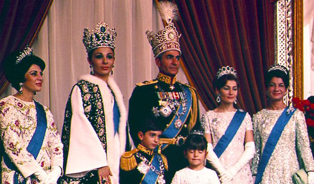 Tarihin gölgesinde bir hanedan: Tahttan sürgüne son Şah Pehlevi