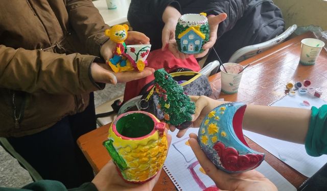 Köy okuluna sanatın rengi: Sarıçam Dağcı İlköğretim’de taş boyama şenliği