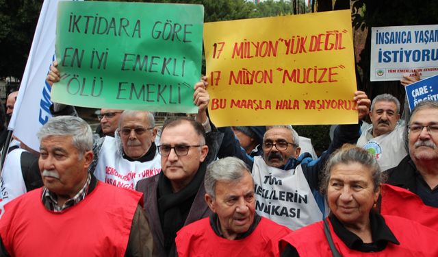 Adana’da Yağmur Altında Emekliler Buluştu: Meclisteki Nöbete Alanlardan Destek