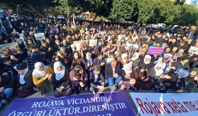 Adana’da Rojava İçin Yürüyüşe Polis Engeli: Aydemir, Bozan ve Barış Annesi Bayav Polis Kuşatmasındaki Kitleye Seslendi