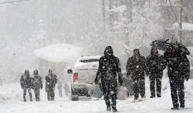 İstanbul Valiliği: Ağır Taşıtlar ve Kuryelerin Trafiğe Çıkışı Yasaklandı
