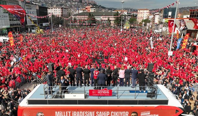 Cumhuriyet Halk Partisi’nin Kocaeli Mitingine Yoğun Katılım: 10 Bin Metrekarelik Alan Doldu