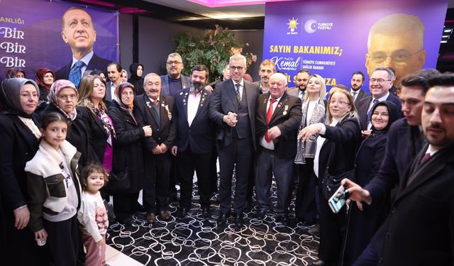 Sağlık Bakanı Memişoğlu: “Bir Türk vatandaşı olarak sağlık çalışanlarıyla gurur duyuyorum”