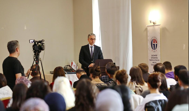 GAÜN’DE “TURİZMDE GELECEK BENİM” PANELİ DÜZENLENDİ