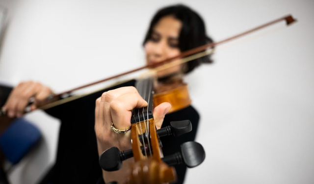 KENTİN RİTMİ MERSİN BÜYÜKŞEHİR'İN ENSTRÜMAN KURSLARINDA ATIYOR