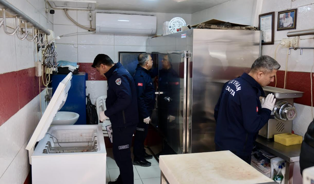 Ceyhan Belediyesi’nden Kasaplara Hijyen ve Fiyat Denetimi