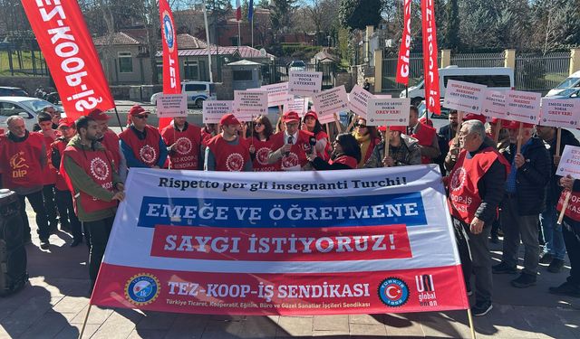 Özel İtalyan Lisesi Öğretmenlerinin Grevi 19. Gününde: Direniş İtalya Büyükelçiliği Önünde Yankılandı