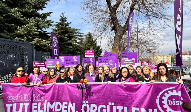 DİSK’li kadınlar Bakanlık önünde: “Bakım yükü kadınların üzerinden alınmalı, ILO 190 derhal onaylanmalı”
