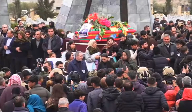 Salih Müslim Kobanê’de Son Yolculuğuna Uğurlandı: On Binlerin Katıldığı Törenle Oğlu Şervan Müslim’in Yanına Defnedildi