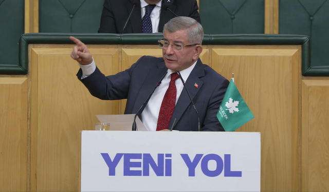 Davutoğlu: “Emekliler geçinemiyor, KHK’lılar hukuk mağduru, gençler kasiyerliğe mahkûm”