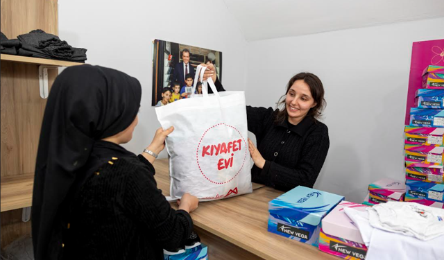 MERSİN BÜYÜKŞEHİR’İN KIYAFET EVİ’NDEN BU BAYRAMDA DA ÇOCUKLAR MUTLU AYRILDI