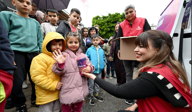 MERSİN BÜYÜKŞEHİR’DEN 13 İLÇEDE 60 BİN ÇOCUĞA BAYRAM HEDİYESİ