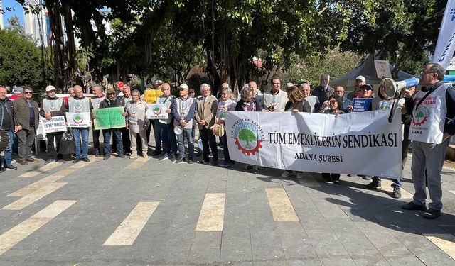 Adana’da Emekliler Yürüdü: “Haklarımızı Gasp Ettirmeyeceğiz, İnsanca Yaşamak İstiyoruz!”
