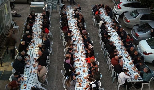 Adana Devecileri Geleneksel İftar Sofrasında Buluştu