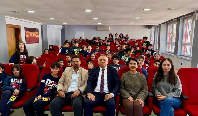 Uzman Şahin'den; Adana’da Öğrencilere “Su Bilinci” Semineri