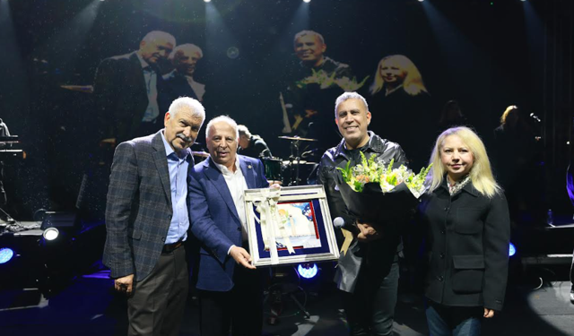 Yüreğir’de Tarihi Gece: Binler Haluk Levent Konserinde Buluştu