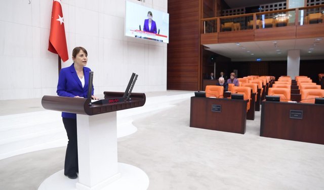 DEM Parti’li Kezban Konukçu’dan PTT’de Cumartesi Mesaisi Tepkisi: “Hukuksuz Dayatma Son Bulmalı”