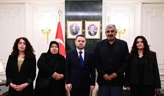 Bakan Gürlek, Rojin Kabaiş’in Ailesiyle Görüştü: “Dosyanın Sonuna Kadar Üzerine Gideceğiz”