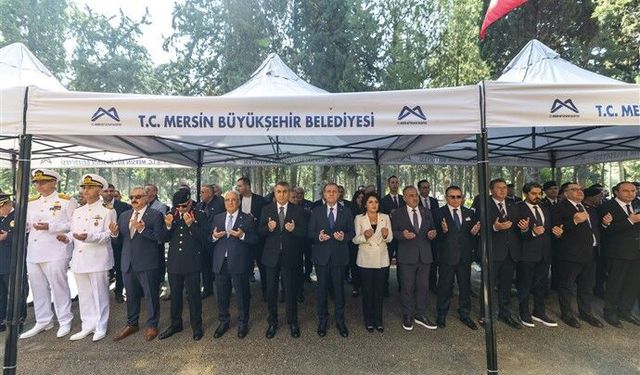 BAŞKAN SEÇER, KURBAN BAYRAMI ARİFESİNDE ŞEHİTLİĞİ ZİYARET ETTİ VE KENT PROTOKOLÜ İLE BAYRAMLAŞTI