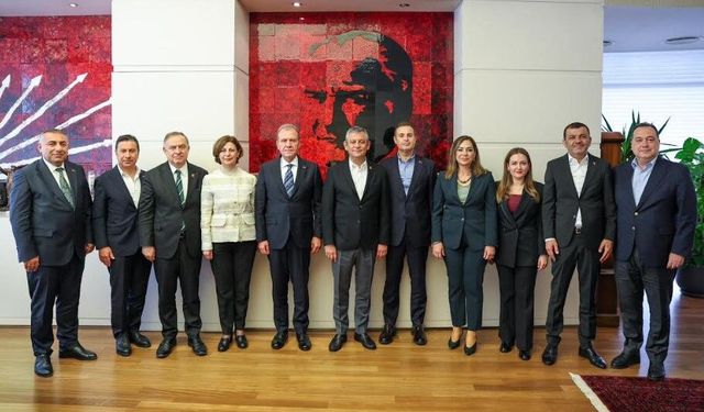 SEÇER: “BU ZOR GÜNLERDE PARTİMİZİN YANINDA OLMAK ZORUNDAYIZ”
