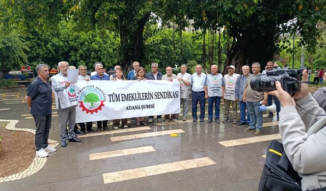 Yağmur Altında Emekli İsyanı: “Bayram Değil, Yoksulluk Dayatılıyor”