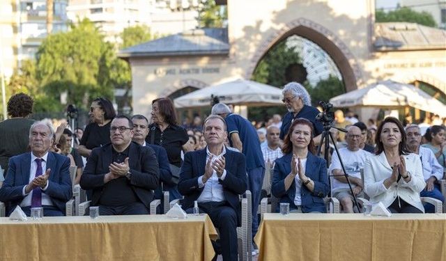 Başkan Seçer İle Meral Seçer, Mersin Cemevi Tarafından Düzenlenen Aşure Programına Katıldı