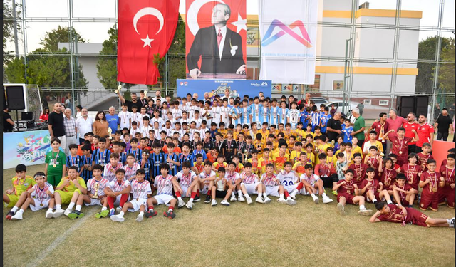 BÜYÜKŞEHİR’İN FUTBOL ŞENLİĞİ’NDE KUPALAR SAHİPLERİNİ BULDU