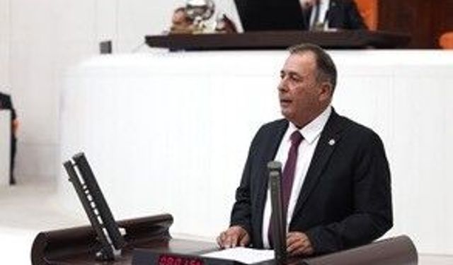 CHP’Lİ MUSTAFA ERDEM’DEN TEPKİ: “İKLİM ZİRVESİ BAHANESİYLE TARIM ARAZİLERİ OTOPARKA DÖNÜŞTÜRÜLÜYOR”