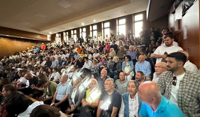 “Gazetecilik Yargılanamaz”: İsmail Arı İlk Duruşmada Tahliye Edildi