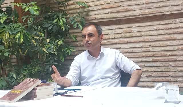 Ercüment Akdeniz Adana Yazarlar Evi'nde “Kanatlarını Göçte Bırakanlar – Kardeşim Boro” Kitabını Anlattı