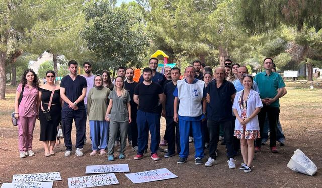 Balcalı’da Asistan Hekimlerin Eylemi Sürüyor: Başhekimlikten Ödeme ve Güçlendirme Açıklaması