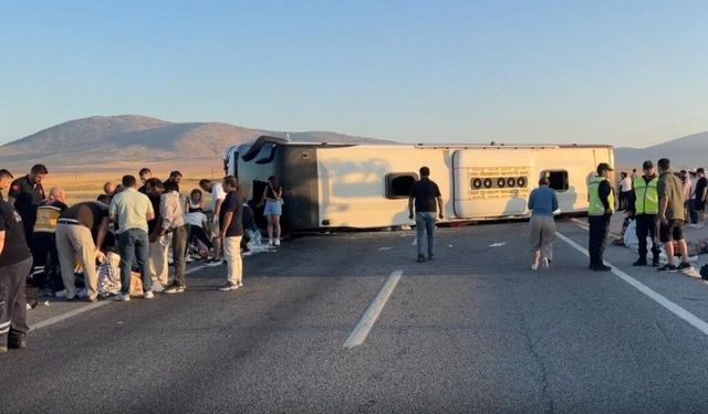 İstanbul-Kuşadası Seferini Yapan Yolcu Otobüsü Devrildi: 31 Yaralı