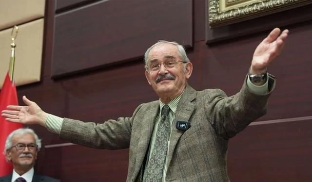 Yılmaz Büyükerşen CHP'den İstifa Etti: "Kemal Kılıçdaroğlu'nun Genel Başkanı Olduğu CHP'den Ayrıldım"