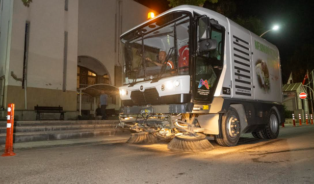 Mersin Büyükşehir'den 7/24 Temizlik Seferberliği: Günlük 4 Bin 875 Kilometrelik Yol Ağı Temizleniyor