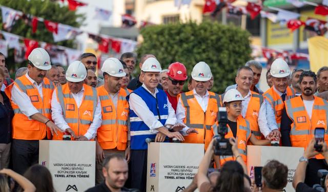 SEÇER: “MERSİN’İ DÜNYA KENTİ YAPMAK İÇİN ÇALIŞIYORUZ”