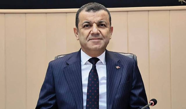 Denizli Büyükşehir Belediyesi ve 14 ilçe belediye başkanı CHP'den istifa ederek Yeni Parti'ye katıldı