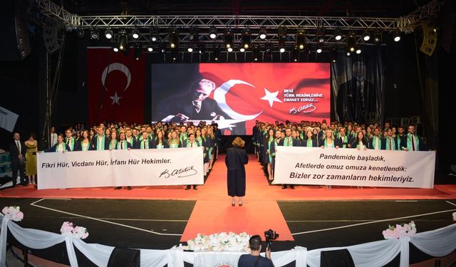 ÇÜ’de 257 Hekim Mezuniyet Coşkusu Yaşadı